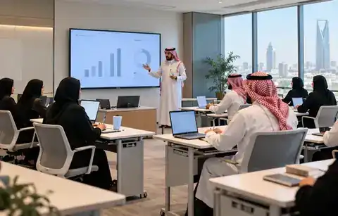 متدربون في قاعة الأكاديمية